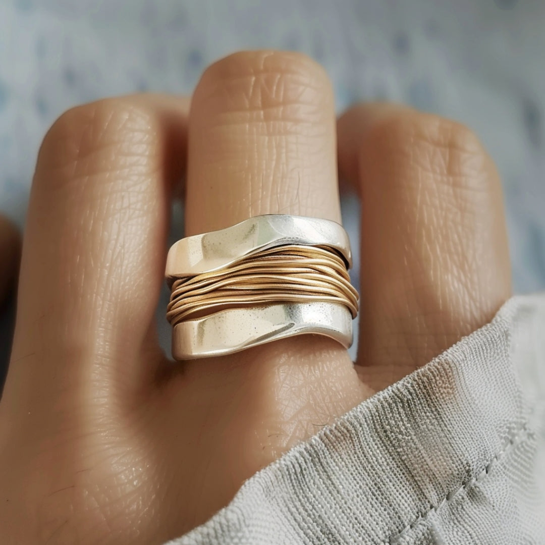 Zilveren ring met gouden draad