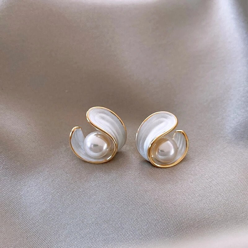 Luxe Witte Opal Oorbellen met Parel in Goud