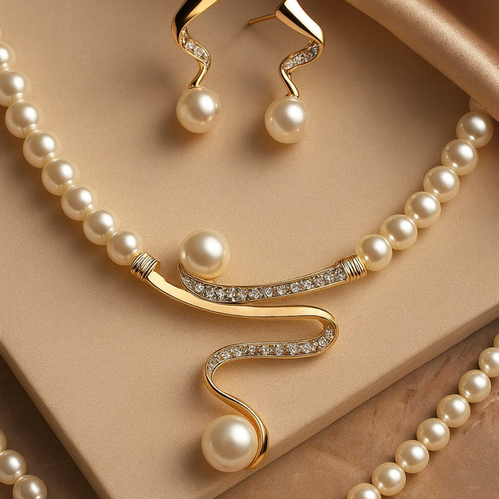 Set met halsketting en oorbellen van natuurlijke parels.