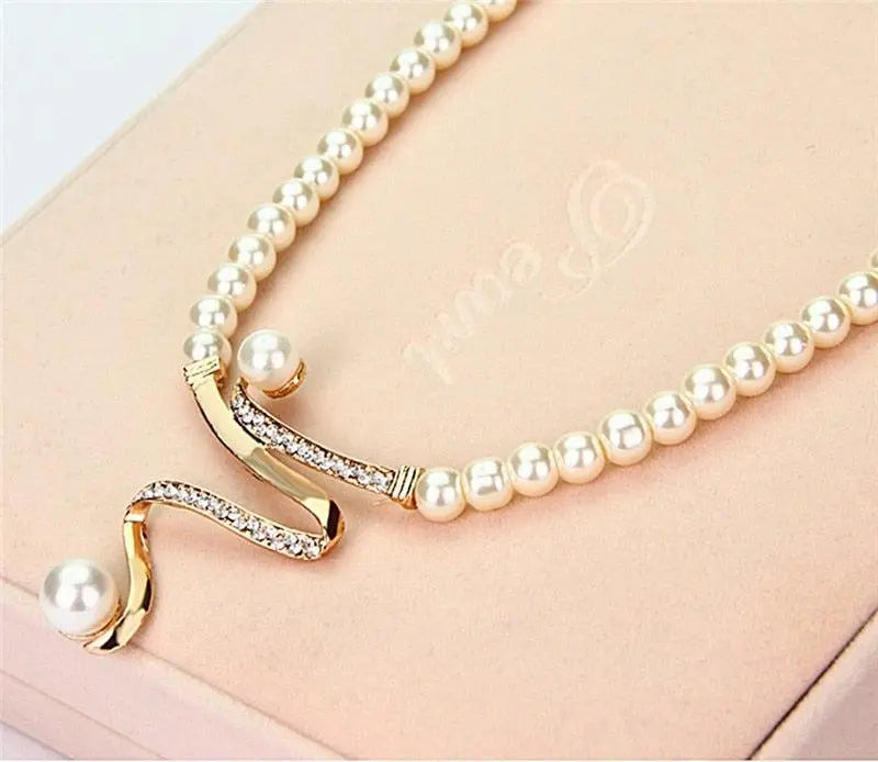 Set collana en oorbellen met natuurlijke parels