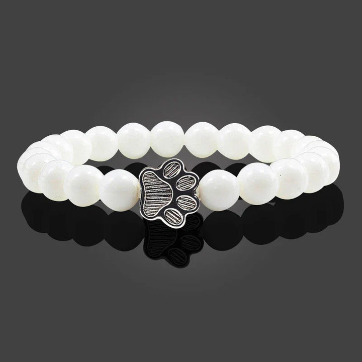 Armband met pootafdrukken versierd met kralen