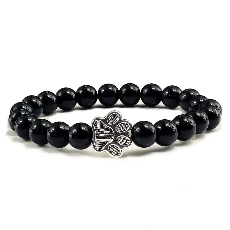 Armband met pootafdrukken versierd met kralen