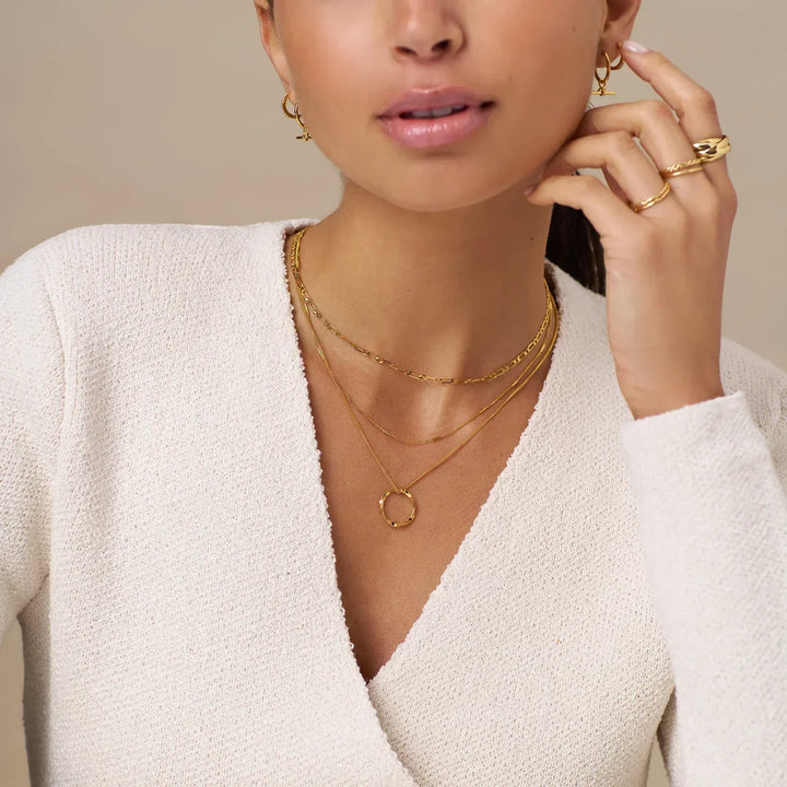 Collier met Open Cirkel in Drie Rijen van Goud
