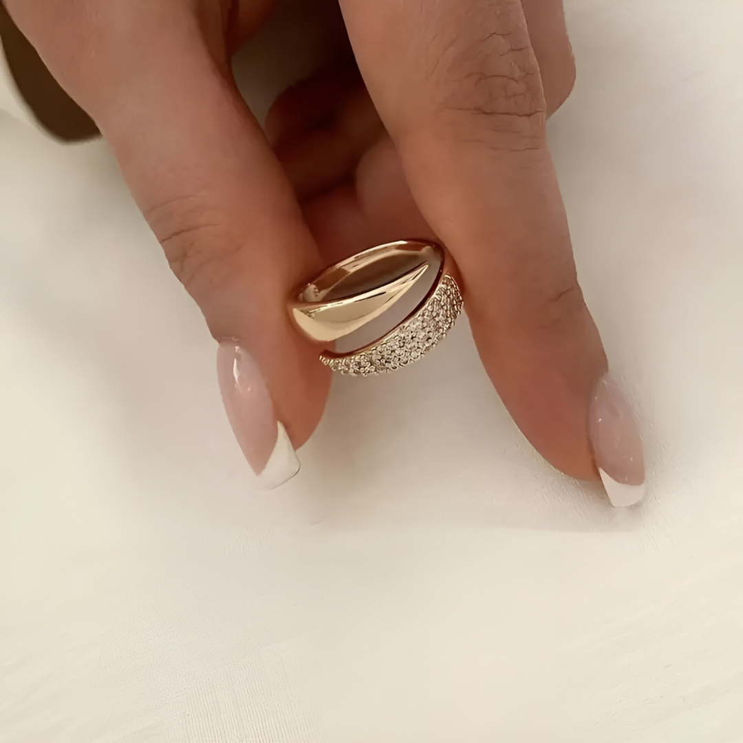 Julie | Elegante Haven Ring