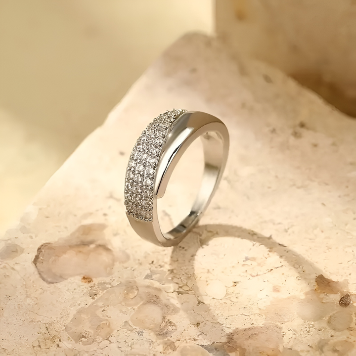 Julie | Elegante Haven Ring
