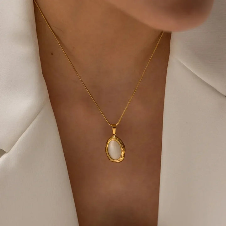 Vergulde Ketting met Ovale Kattenoog Opal