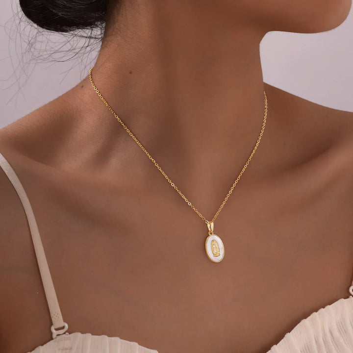 Halsketting met Ovale Madonna Hanger in Goud
