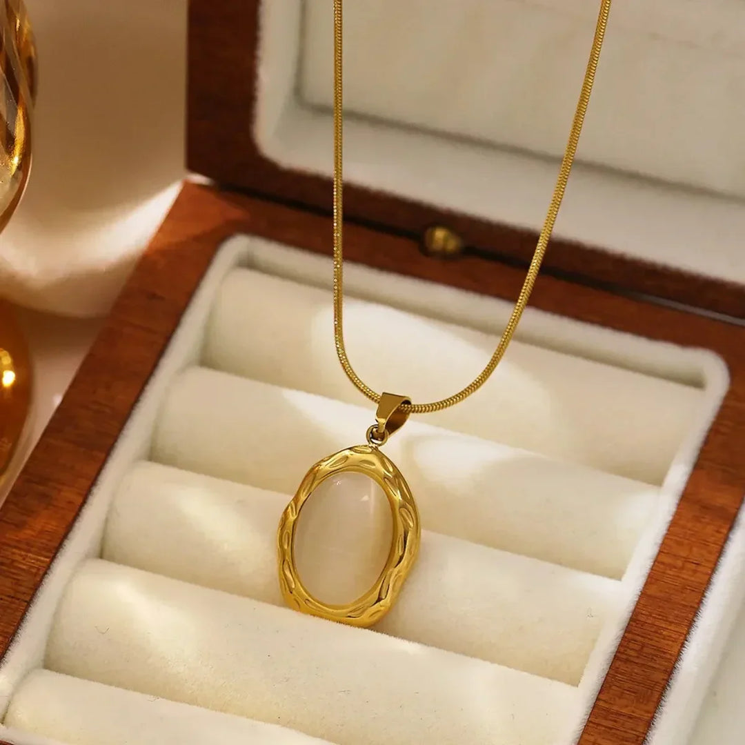 Vergulde Ketting met Ovale Kattenoog Opal