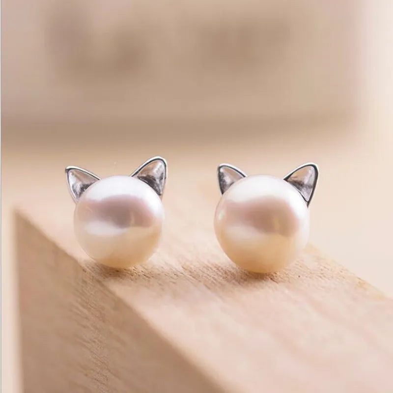 Oorbellen met parel en kattenmotief van sterling zilver