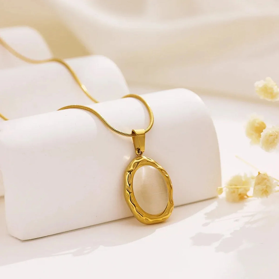 Vergulde Ketting met Ovale Kattenoog Opal