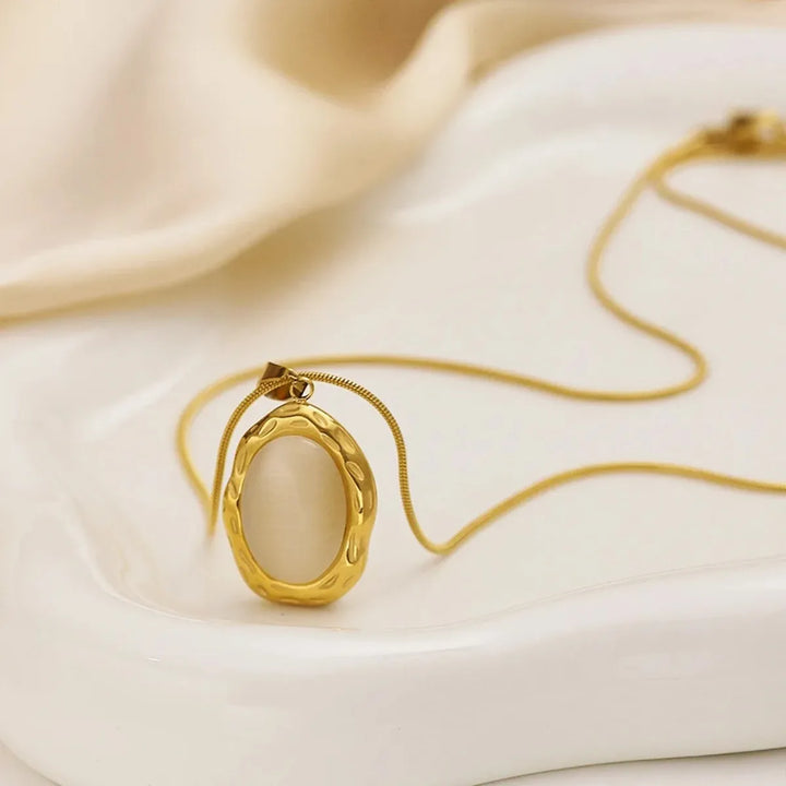 Vergulde Ketting met Ovale Kattenoog Opal