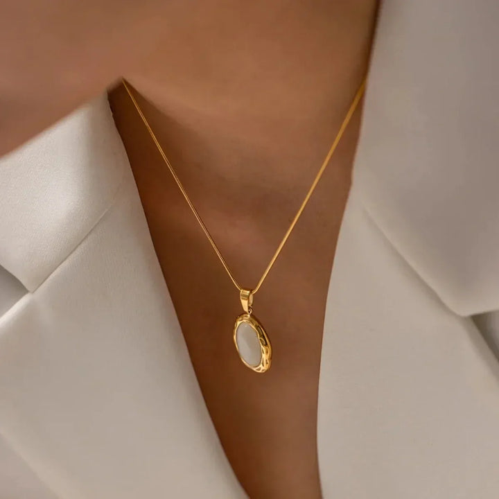 Vergulde Ketting met Ovale Kattenoog Opal