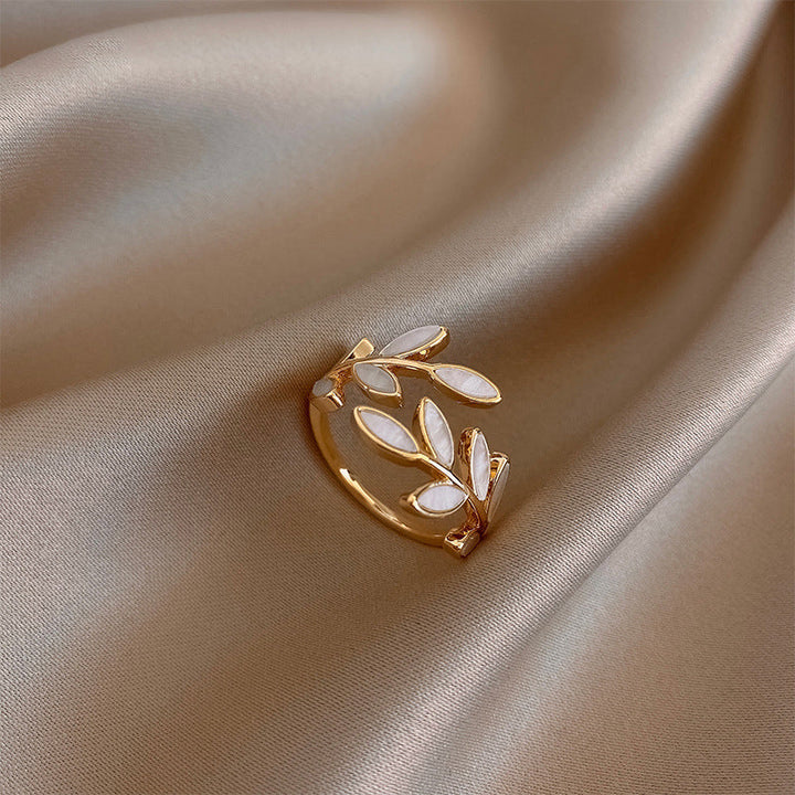 Pure - Elegante Witte Opal Leaf Ring