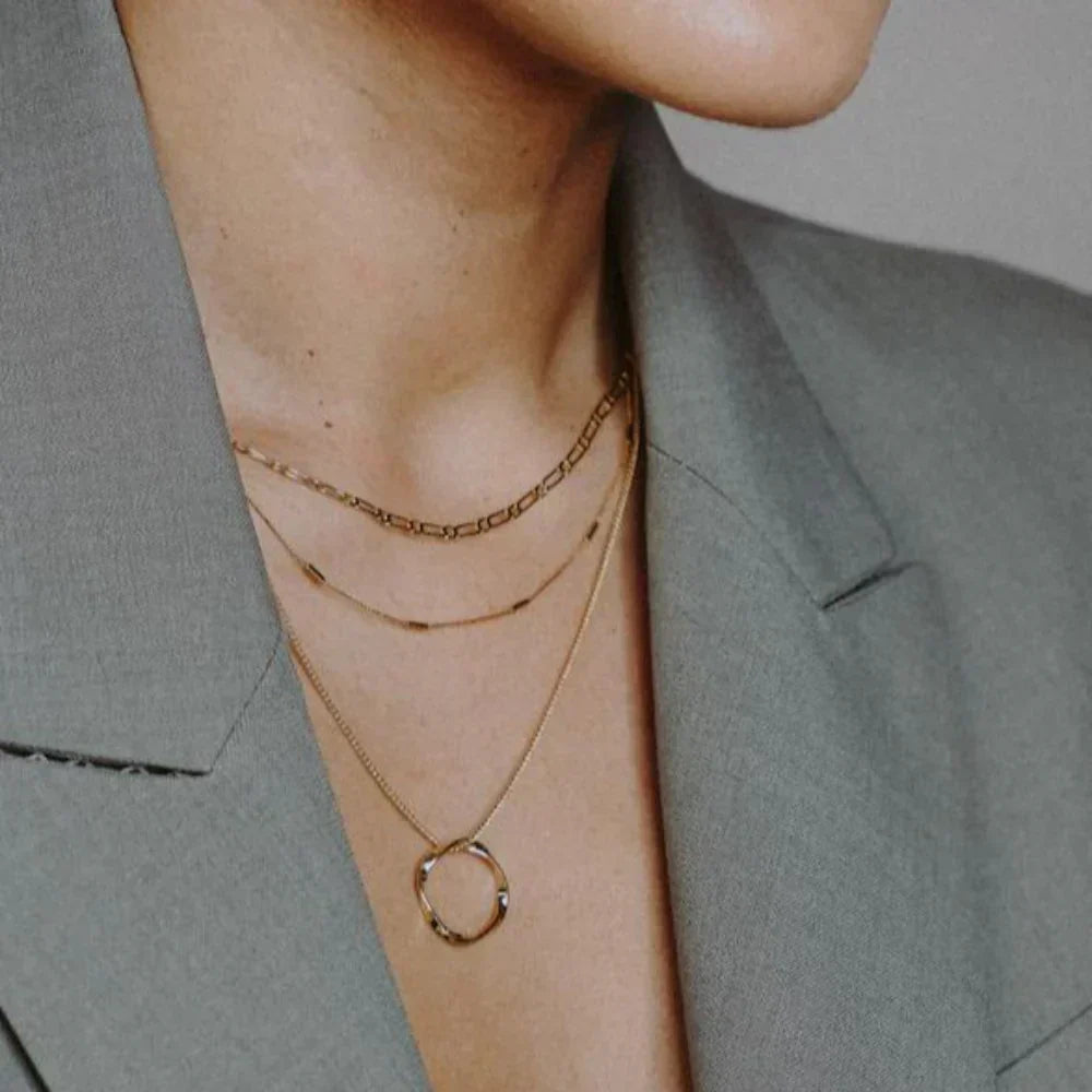 Collier met Open Cirkel in Drie Rijen van Goud