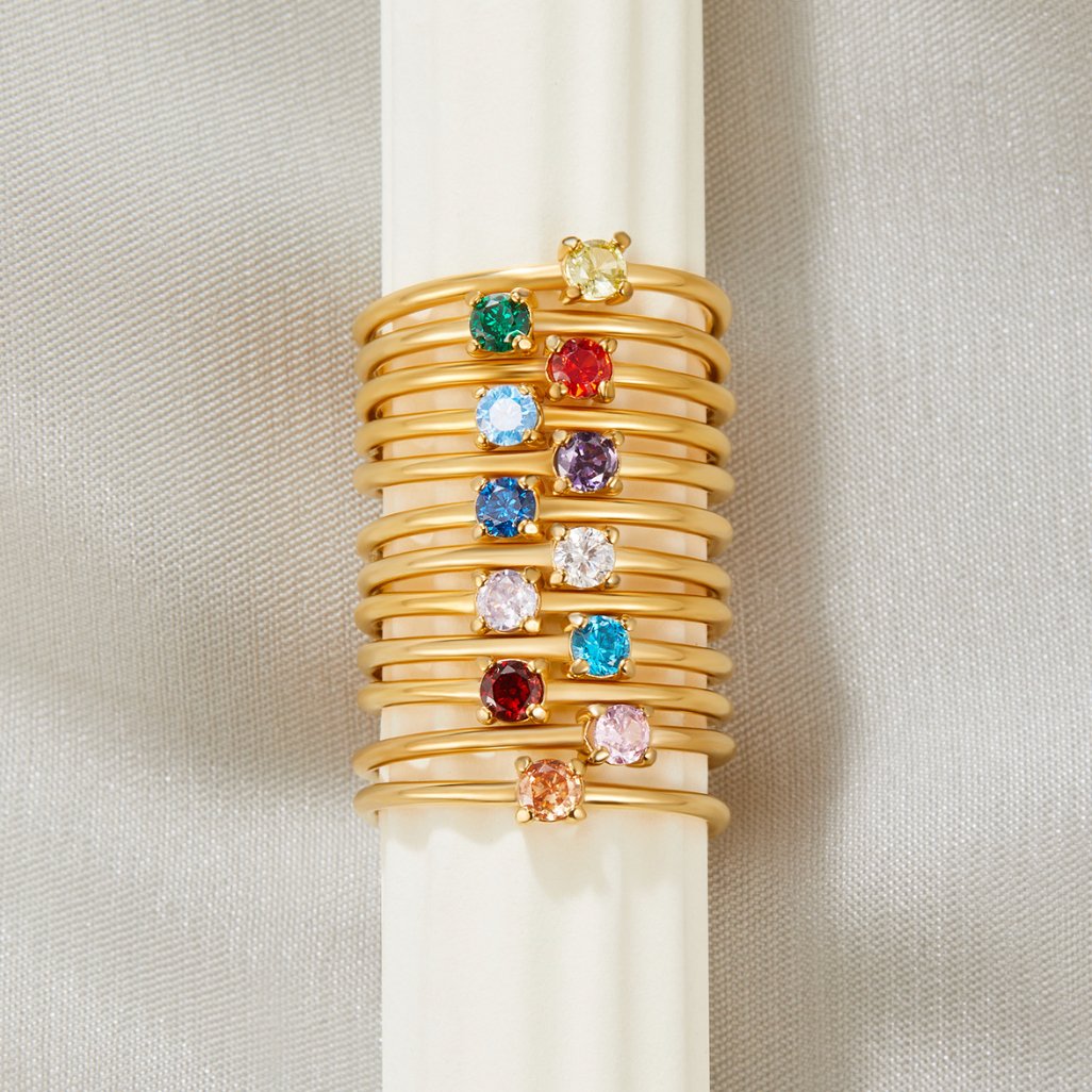 Gouden geboortesteenringen