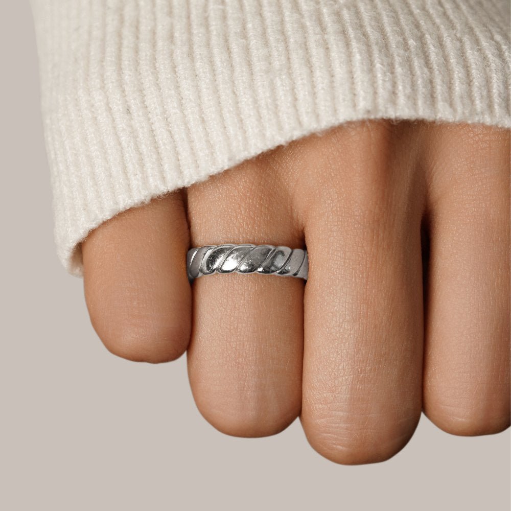 Calira Twisted Infinity zilveren ring