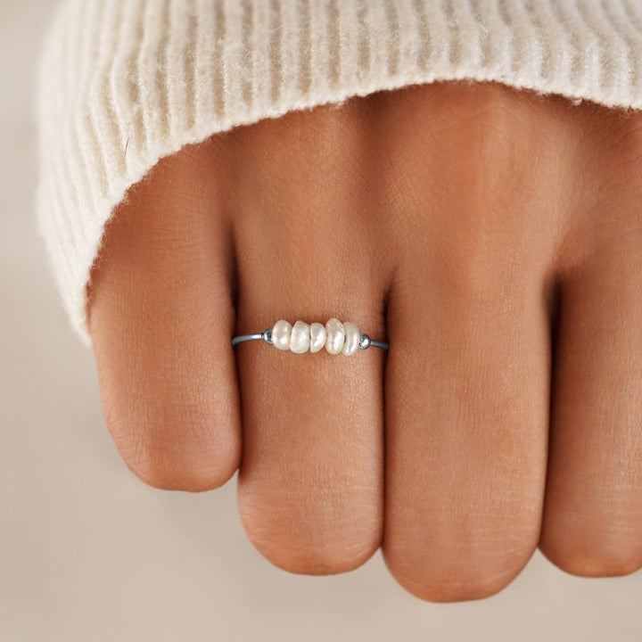 Klassieke zilveren ring met zoetwaterparel