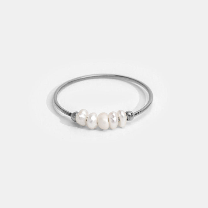 Klassieke zilveren ring met zoetwaterparel