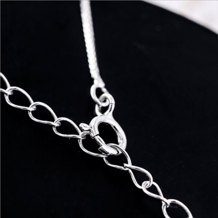 Elegante halsketting met halve maan en kat