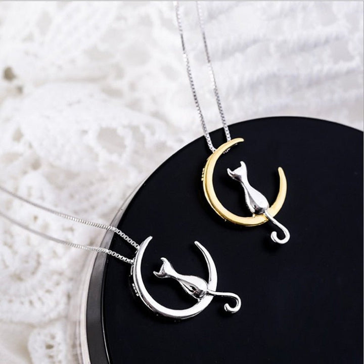 Elegante halsketting met halve maan en kat