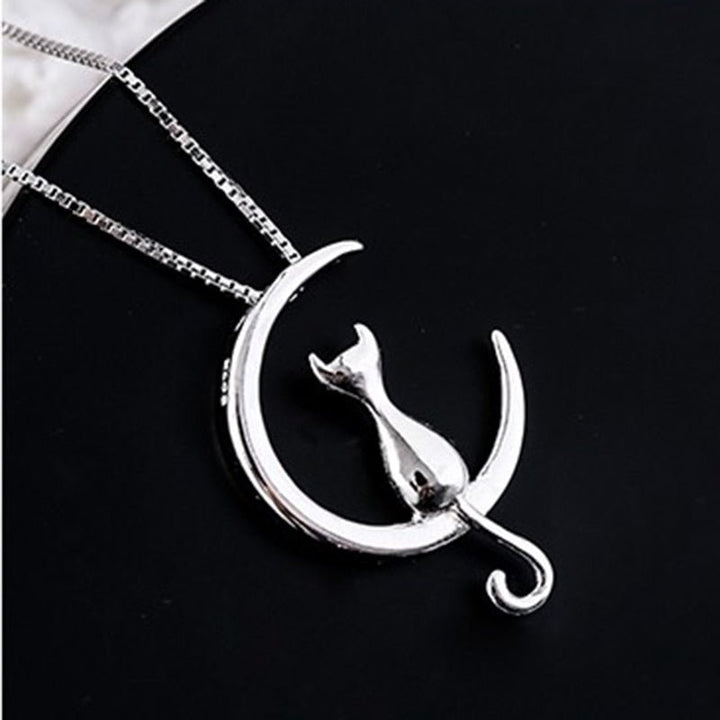Elegante halsketting met halve maan en kat